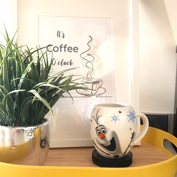 🌼Disney’s 10 oz. (295ml.) Olaf oval mug🌼 - Picture 1 of 4